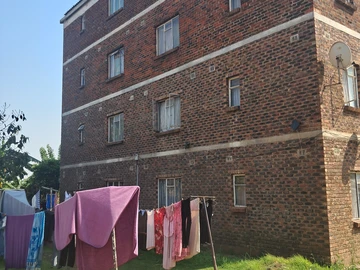2 Bedroom Flat & Apartment