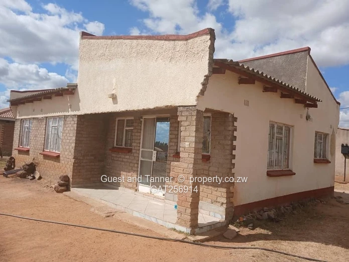 STAND FOR SALE IN RIVERSIDE, CHITUNGWIZA WITH A 3 bed cottage