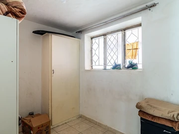 2 Bedroom Flat & Apartment