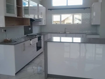 3 Bedroom Flat & Apartment