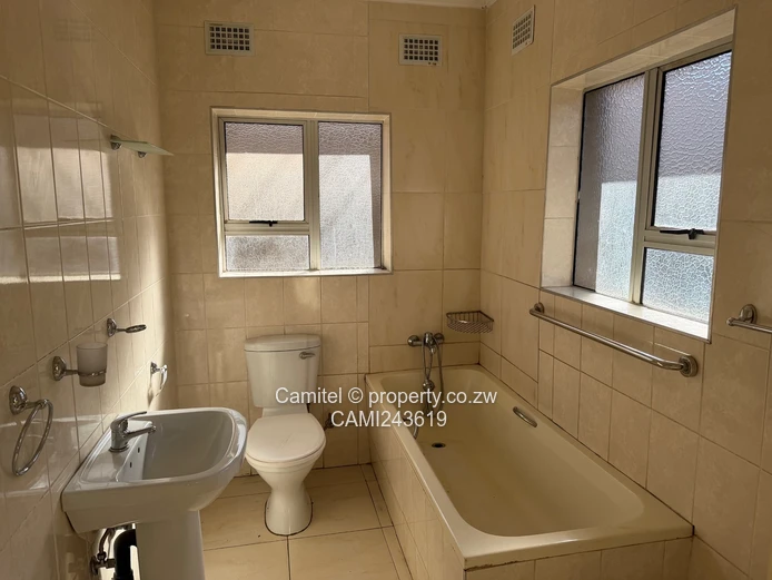 4-Bed Aspindale Park Home — Fitted Kitchen & Gated Yard