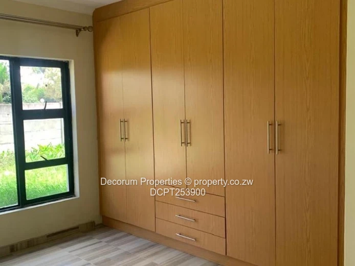 Strathaven Cluster House For Sale (Sole Mandate)