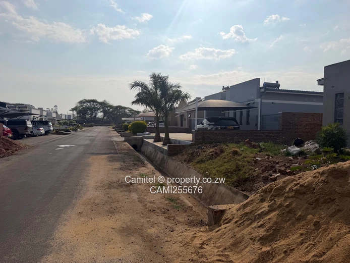 Sunlit 3-Bed Townhouse in Greendale North (Peakwood)with Borehole