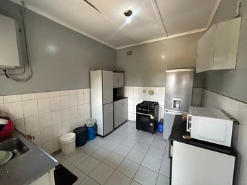 2 Bedroom Flat & Apartment