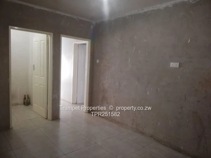 5-Bed Mazowe House — Tiled Interiors, Verandah & Solar