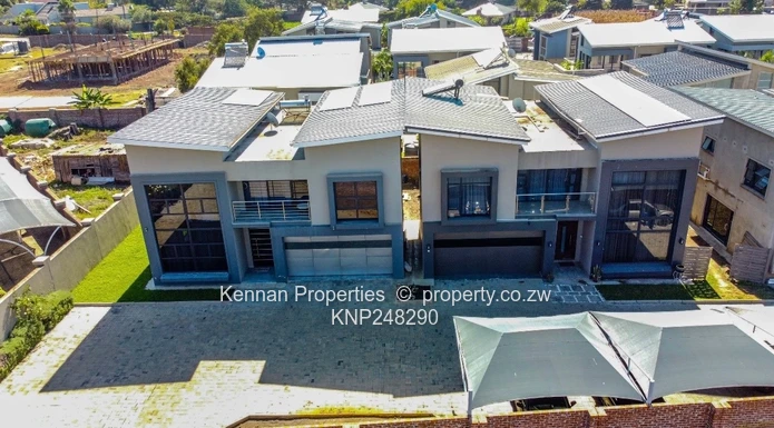 Elegant Upmarket 5 Bedroom Townhouse for Sale.
