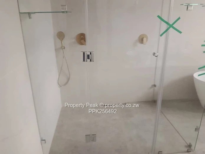 Mount Pleasant Heights: Modern 5-Bed with Expansive Lawn & Borehole