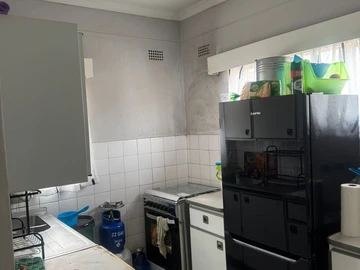 2 Bedroom Flat & Apartment
