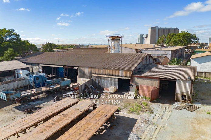 Versatile Industrial Property on 4946sqm