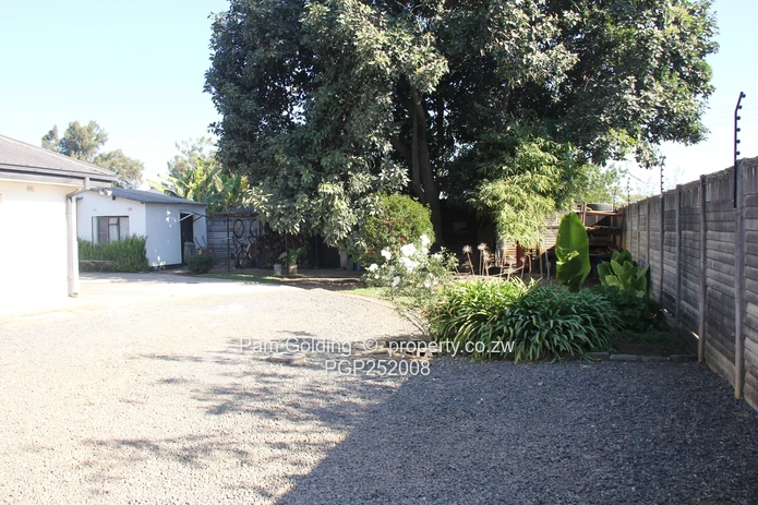 Invest in this sought after neighbourhood. (Sole Mandate)