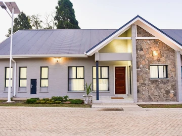 3 Bedroom Garden Flat