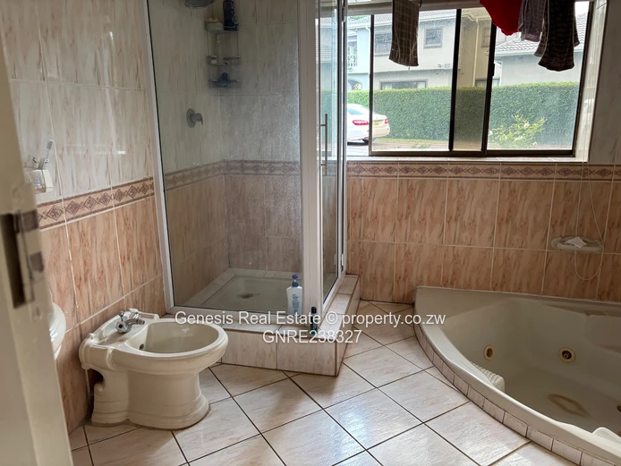 5 bedroom home on the fairway in the prestigious Brooke Golf Estate  (Sole Mandate)