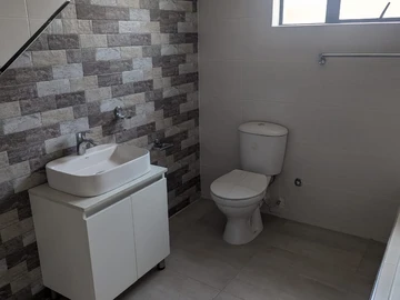 4 Bedroom Flat & Apartment