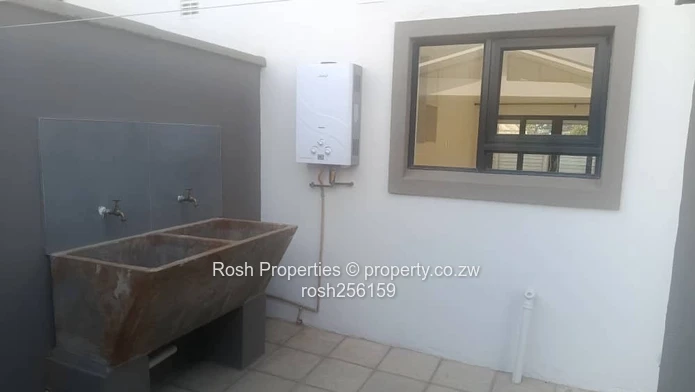 Modern 2-Bed Garden Flat with Borehole in Marlborough