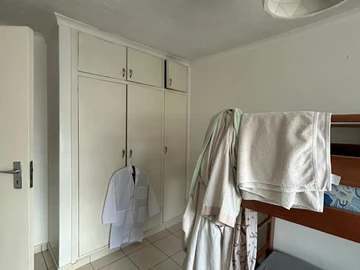 2 Bedroom Flat & Apartment