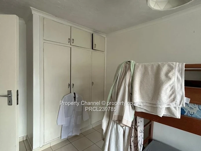 Avondale 2-Bed Garden Flat — Modern Fitted Kitchen & Garden