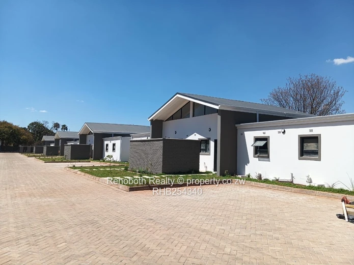 Spacious 2-Bed Marlborough Flat - Patio & Borehole