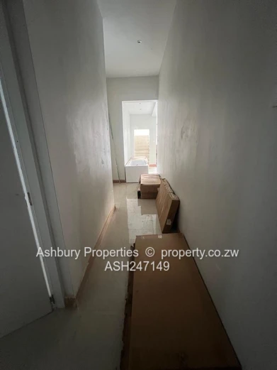 Bright 4-Bed Monavale Flat — Tiled, Fitted Kitchen, 24hr Security
