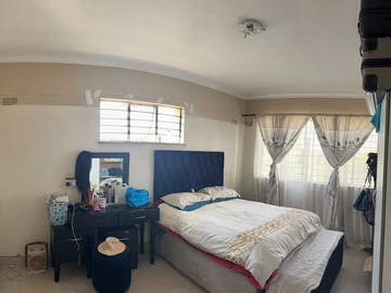 2 Bedroom Flat & Apartment