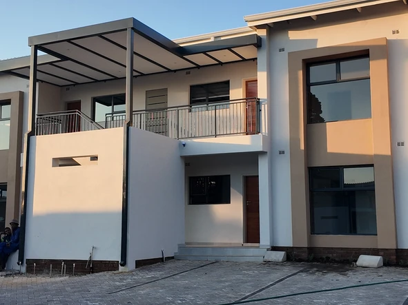 2 Bedroom Flat & Apartment