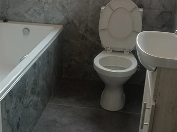 3 Bedroom Flat & Apartment