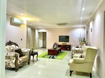 5 Bedroom House