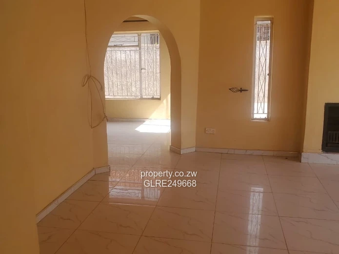 Spacious 3-Bed Marlborough Home with Borehole & Driveway