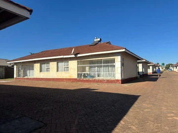 2 Bedroom Flat & Apartment