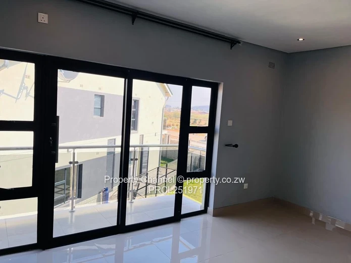 Madokero 2-Bed Flat - Pool, Borehole & Balcony