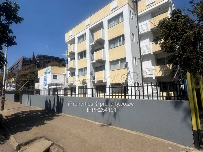 Fully furnished Duplex garden flat in the Avenues for rental 