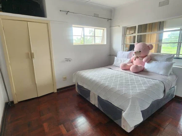 2 Bedroom Flat & Apartment