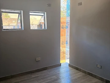 2 Bedroom Flat & Apartment