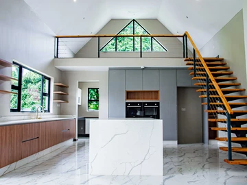 6 Bedroom House