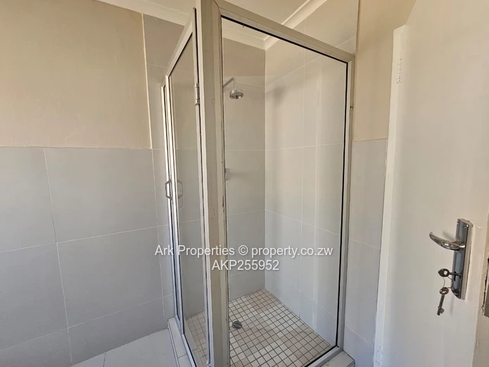 Cluster to Rent in Prospect, Waterfalls