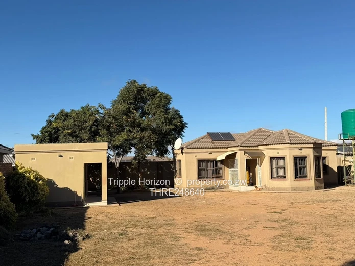   Elizabeth park Ruwa 2-Bed  cottage with a staff quarter for sale.