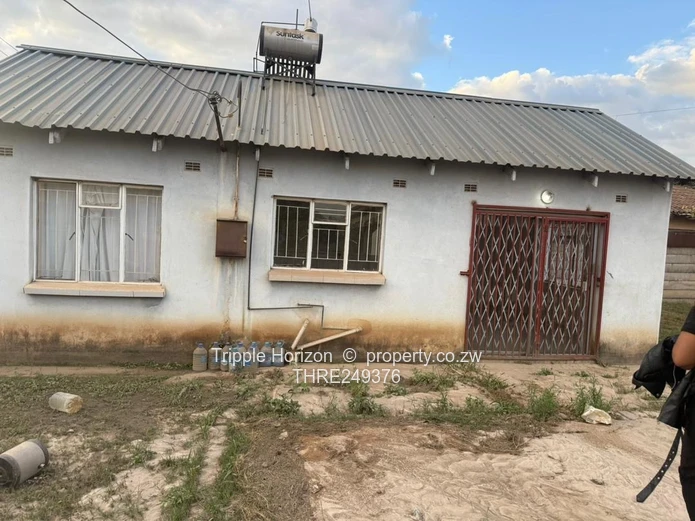 Mainway Meadows 1-Bed Home — Walled, Gate, Fitted Kitchen