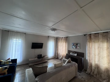 6 Bedroom House