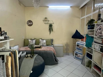 2 Bedroom Flat & Apartment
