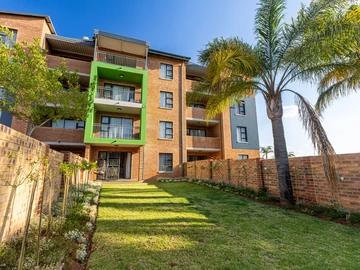 2 Bedroom Flat & Apartment