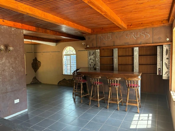 6 Bedroom House