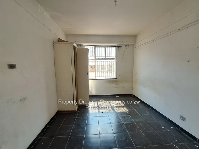 1-Bed Avenues Flat,  — Bright Rooms & Borehole