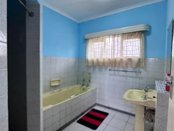 6 Bedroom House