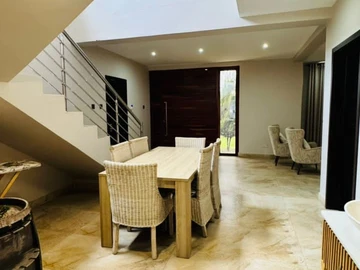 4 Bedroom Flat & Apartment