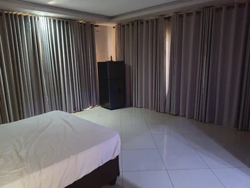6 Bedroom House