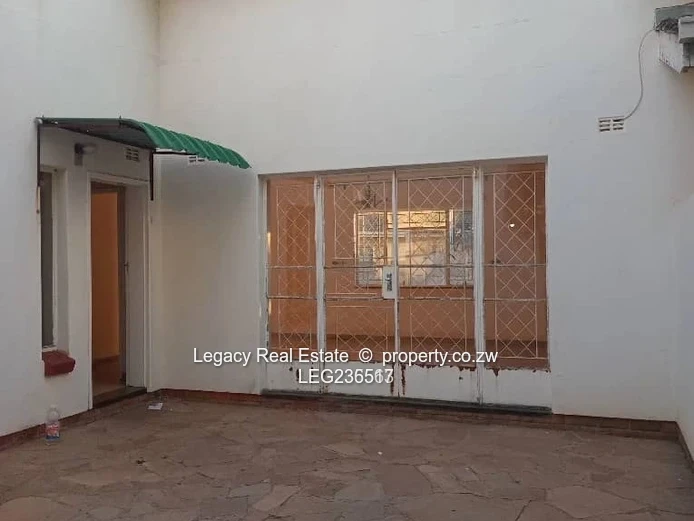 Greendale Athlone Gem with Ensuite, Garden Flat with Backyard