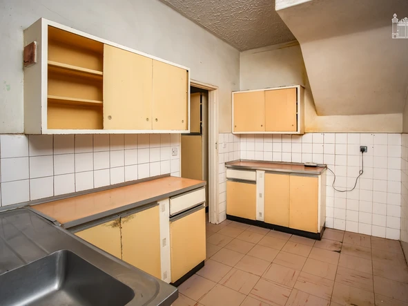 3 Bedroom Flat & Apartment