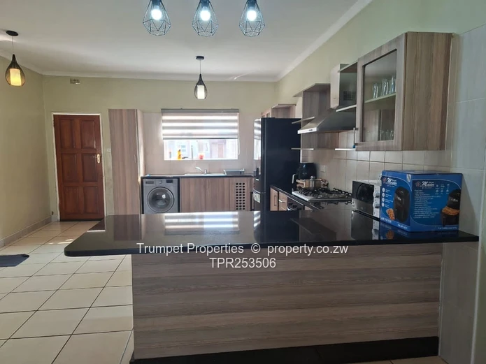 Avondale West: 4BR duplex flat with Garage & Garden