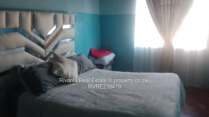 Zengeza 5 , 8 roomed house on 400sqm 45k deeds