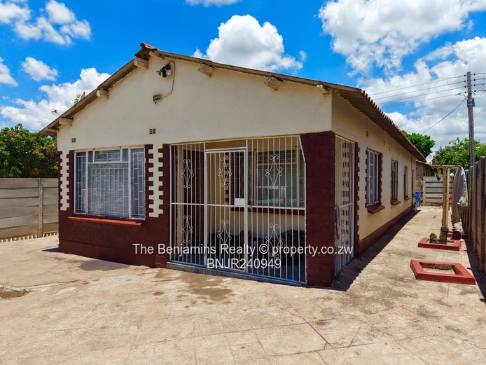 Budiriro's hidden gem - 4-bed beauty with style and space! (Sole Mandate)