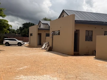 2 Unit Townhouse Complex